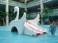 La piscine d'eau de fibre de verre d'enfants glisse dans le parc aquatique d'amusement