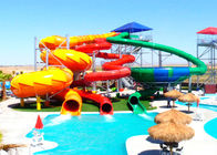 La glissière en spirale géante de parc aquatique, piscine faite sur commande glisse pour des enfants/adultes