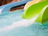 La piscine d'eau de fibre de verre d'enfants glisse dans le parc aquatique d'amusement
