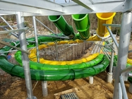 Spirale fermée adaptée aux besoins du client FRP de tube de glissière d'eau de fibre de verre de parc à thème pour l'adulte